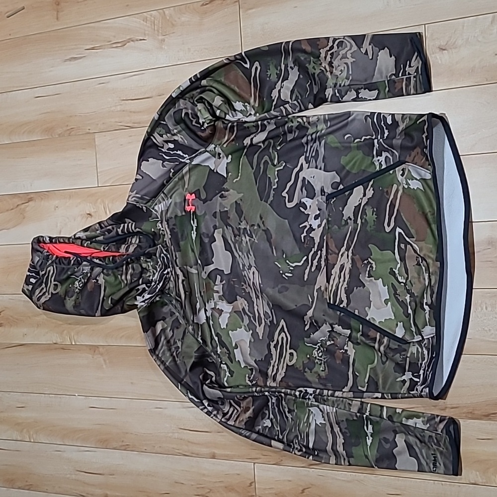 Under Armour women's medium camo hoodie with thumb holes